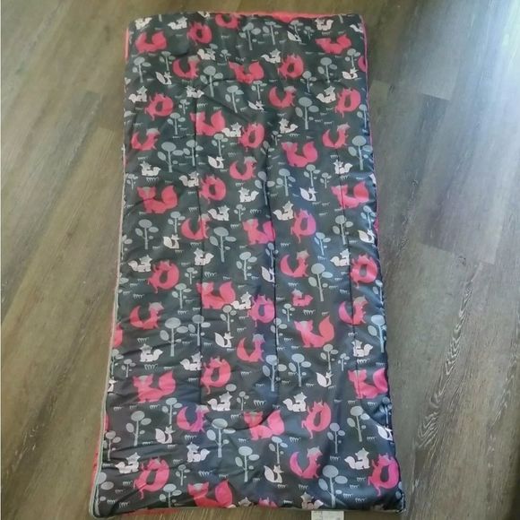 Olivet International Girl's Pink and Gray Fox Reversible Sleeping Bag - Picture 3 of 8